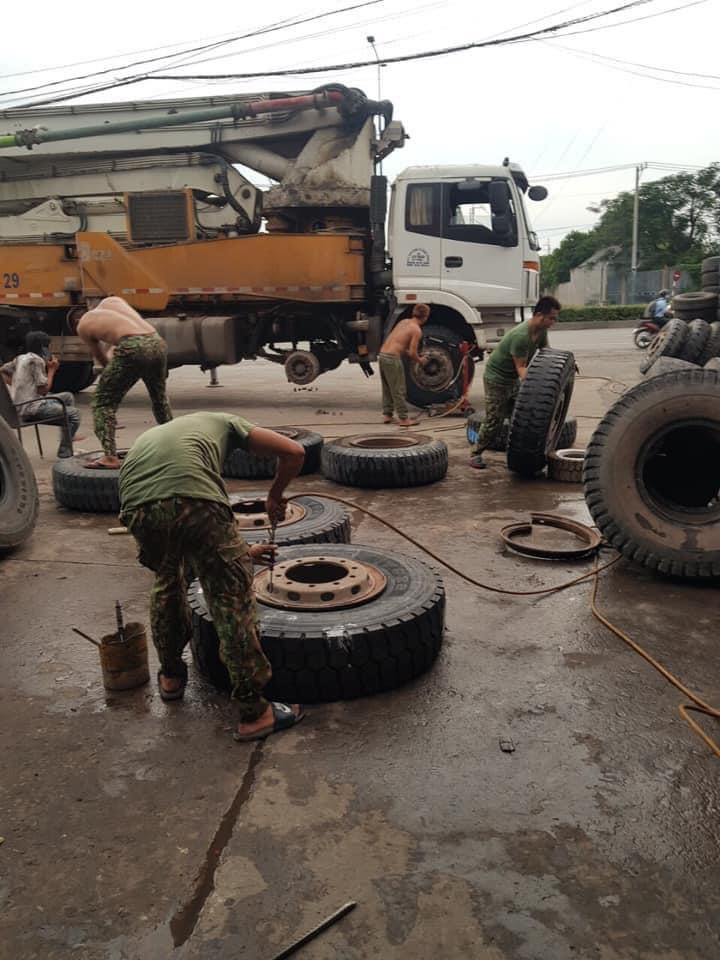 CÓ CẦN THAY LỐP XE ( VỎ XE)  Ô TÔ THEO ĐỊNH KỲ KHÔNG?